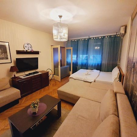 ベオグラードCentral Park Studioアパートメント エクステリア 写真